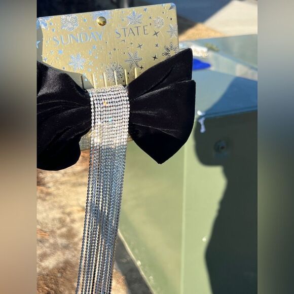 Luxury Velvet Bow with Crystal Rhinestone Tassels - Picture 5 of 5